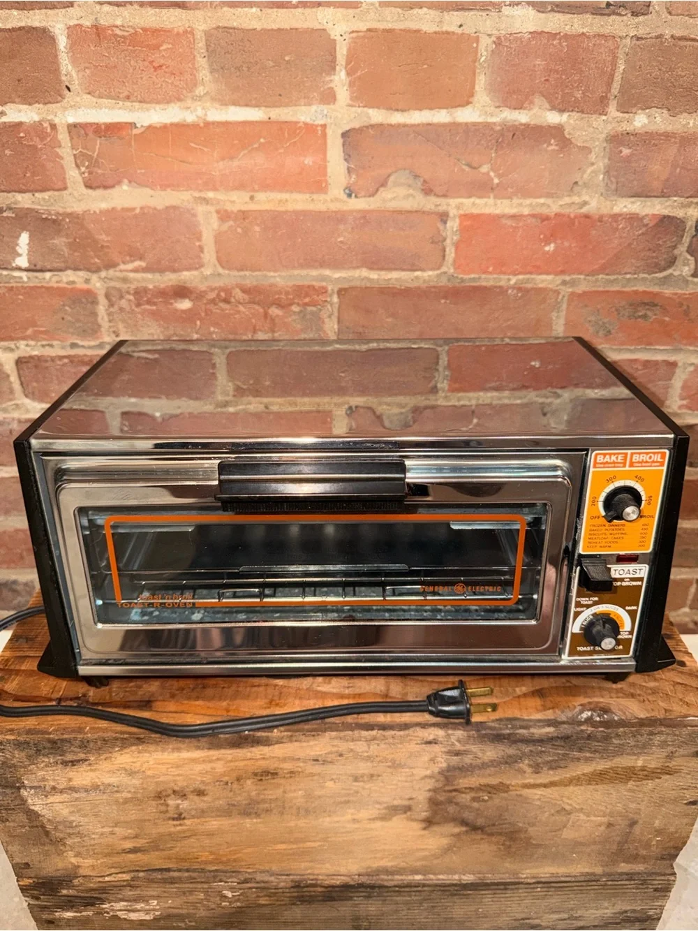 Vintage Toast-R-Oven Countertop Toaster Oven with Orange Accents